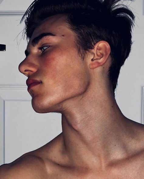 Jawline Men, Sharp Jawline, Perfect Jawline, Good Jawline, Jawline Exercise, Dark Haired Men, Men Photoshoot, Cute Love Stories, Model Face