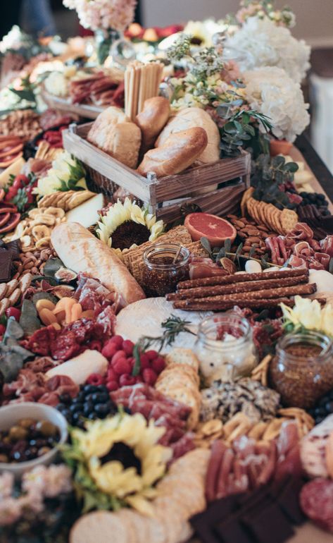 How Much Food to Get for a Grazing Table? | Shannon Shipman #grazingtable #entertaining #entertainingfun Holiday Party Food Table, Cold Buffet, Holiday Appetizers Recipes, Buffet Ideas, Holiday Party Foods, Grazing Table, Charcuterie And Cheese Board, Grazing Tables, Food Table