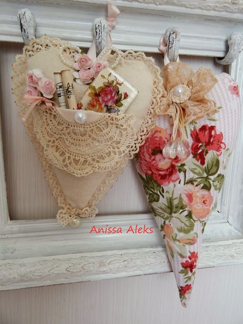 Hearts Crafts, Shabby Chic Decorating, Vintage Bunting, Shabby Chic Hearts, Decoration Shabby, Style Shabby Chic, Shabby Chic Interiors, Chic Frames, Fabric Hearts