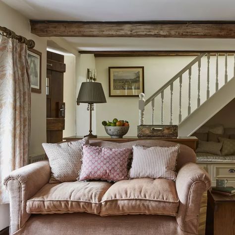 British Cottage Interior, Cottage Homes Interior, Cottage Sofa, Cottages Interiors, Cottage Lounge, Cottage House Interior, English Cottage Interiors, Country Cottage Interiors, Cottage Living Rooms