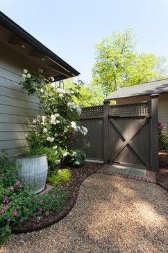 Garden Gate with Gravel Path Pea Gravel Garden, Patio Ideas On A Budget, Backyard Patio Ideas, Gravel Landscaping, Gravel Patio, Gravel Garden, Side Garden, Backyard Inspo, Traditional Landscape