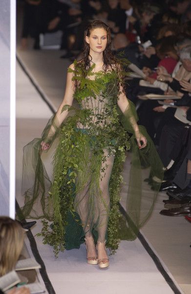 Spring/Summer 2002 Couture "La Mariée". Would make a good faerie costume Paul Gaultier Spring, Corset Costumes, Theme Dress, Deep Winter, Runway Dresses, Runway Pictures, Fashion Line, Paul Gaultier, Fantasy Fashion