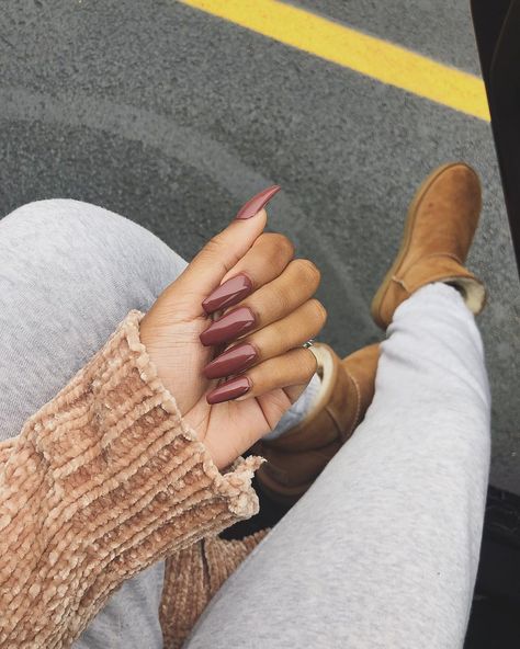 Vicky Logan on Instagram: “Fall shmood 🍁 DND “light macore” #vickylogannails” Best Nail Designs, Almond Nail Art, Boho Nails, Halloween Nails Easy, November Nails, Cute Halloween Nails, Nail Design Inspiration, Bespoke Fashion, Almond Nail