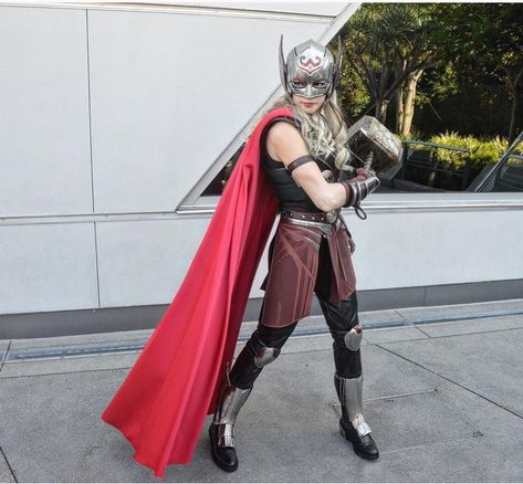 Jane Foster Costume, Unique Diy Costumes, Thor Jane Foster, Thor Jane, Lady Thor, Rey Costume, Female Thor, Jane Foster, Ship Names