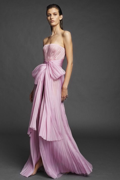 J. Mendel Bow-Accent Silk-Organza Gown Vogue Gowns, Organza Gowns, Formal Prom Dress, Winter Typ, Paris Mode, Dior Haute Couture, Looks Party, Couture Gowns, Gorgeous Gowns