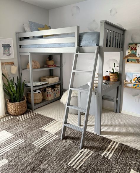 School will be back in session before you know it, so it’s prime time to deck out your kid’s room for ultimate study success. This year, why not ditch the ordinary bed and upgrade to a super cool loft bed with desk?⁠ ⁠ Trust us, these elevated beds with desks underneath are lifesavers (or should we say, grade savers?), especially during back-to-school season. Let’s get into why these study loft beds for kids are so amazing from elementary school to high school.⁠ ⁠ Loft beds with desks: ⁠ -Ma... Top Bed With Desk Under, Loft Bed With Twin Bed Underneath, Teenage Girl Bedrooms Loft Bed, Raised Bed With Desk Underneath, Kids Loft Bed With Desk, Max And Lily Loft Bed, Loft Bed Ideas With Desk, Loft Bed Kid, Loft Bedroom Ideas For Kids