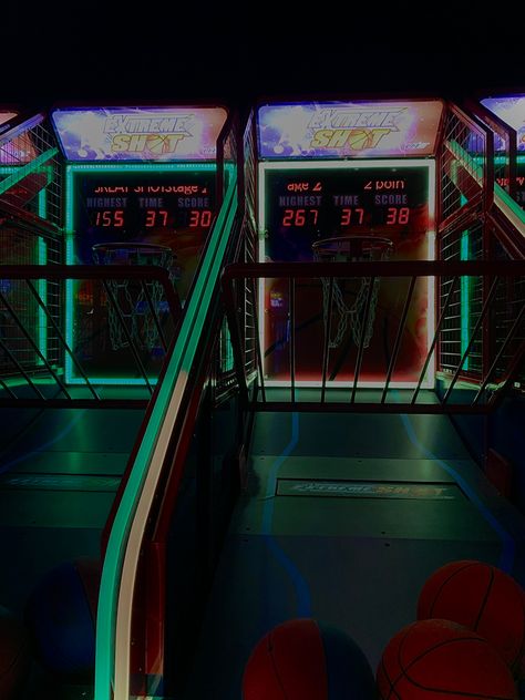 Arcade Picture Ideas, Basketball Arcade Game, Aesthetic Basketball, Basketball Arcade, Retro Lights, Arcade Aesthetic, Game Arcade, Retro Arcade, Arcade Game