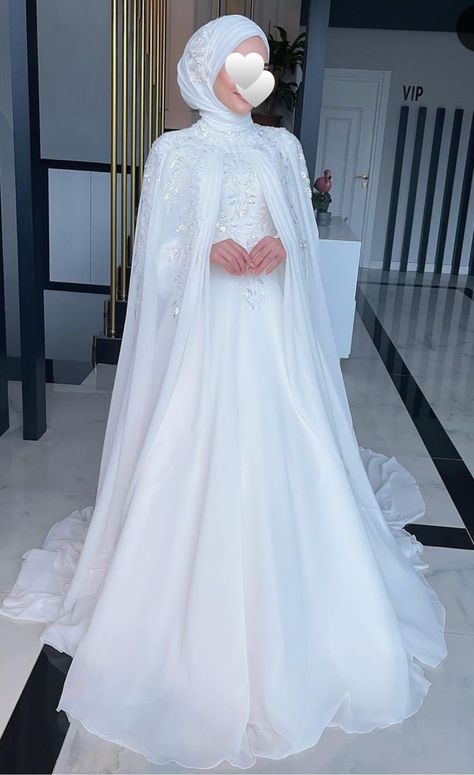 Queen Wedding Dress Crowns, White Gown Hijab, White Bridal Abaya, Alimah Graduation, Abaya Wedding Dress, Islamic Wedding Dress, Wedding Abaya, Simple White Wedding Dress, Queen Wedding Dress