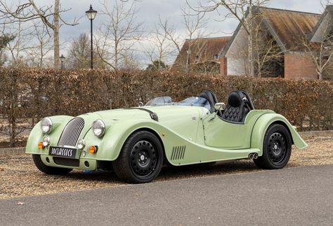 2017 Morgan Plus 8 in Royaume-Uni - A vendre | Car & Classic Bmw V8, Morgan Plus 8, Morgan Cars, Car Classic, A 4, Classic Cars, United Kingdom, Bmw, The Unit