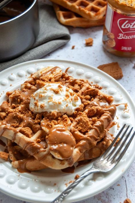 Waffles Aesthetic, Cafeteria Aesthetic, Stovetop Granola, Biscoff Recipes, Dessert Waffles, Waffle Maker Recipes, Savory Waffles, Biscoff Cookie Butter, African Cooking