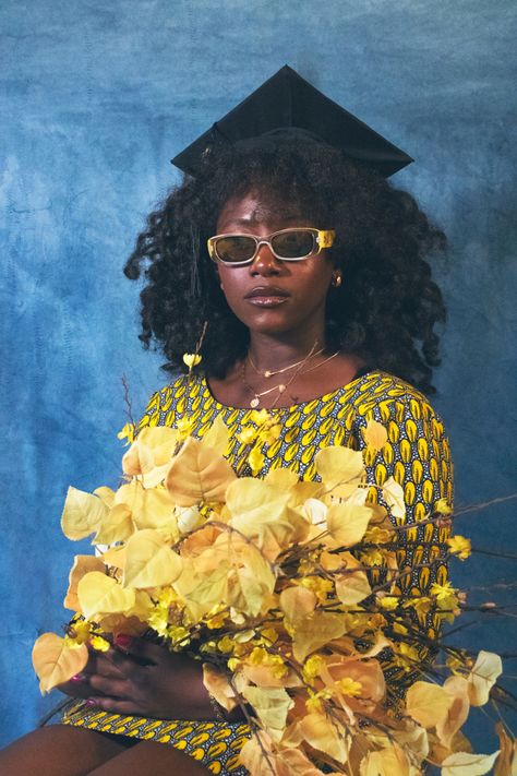 Black Graduation Aesthetic, Graduation Pictures With Grills, Sitting Down Graduation Poses, Simple Graduation Photoshoot, Graduation Inspo Black Woman, Black Women Graduate, Byu Idaho Graduation Pictures, Senior Portraits Aesthetic, Vintage Graduation Pictures Aesthetic