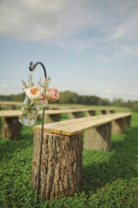 Wedding Ceremony Seating, Deco Champetre, Ceremony Seating, Future Wedding Plans, Outdoor Wedding Decorations, Tree Stump, Western Wedding, Rustic Country Wedding, Wedding Seating