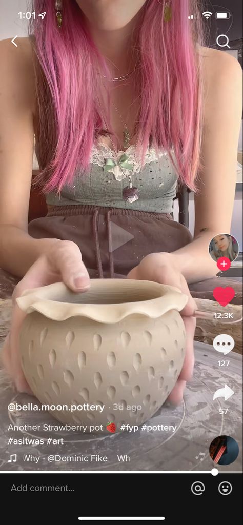 Coiling Method Ceramics, Pierced Pottery Ideas, Small Handmade Pottery Ideas, Cute Handbuilt Pottery, Pottery Begginer Ideas, Hand Pottery Ideas Simple, Pottery Wheel Beginners Ideas, Wheel Thrown Pots, Functional Pottery Ideas Fun