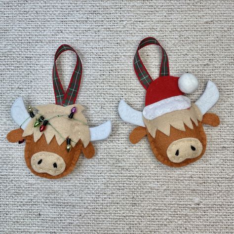 *Note that this listing is for one item only!* 🎄 These hand-made  festive Highland Cow Christmas tree decorations are offered in two varieties - a Santa, or one with fairy lights (please note, there are just a decoration!) They are made from wool blend felt and gently stuffed with polyester filling. 🎄 Each decoration measures approx. 10 x 7 cm.  (4x3 inches) The tartan  ribbon attached measures 7cm, which is ideal for hanging onto your Christmas tree or elsewhere around the home.  🎄 Due to sm Diy Christmas Ornaments Santa, Primitive Felt Crafts, Felt Christmas Tree Ornaments Diy, Diy Cow Christmas Ornaments, Cow Felt Ornaments, Highland Cow Felt Ornament, Wool Christmas Ornaments Diy, Christmas Sewing Ideas To Sell, Holiday Felt Crafts