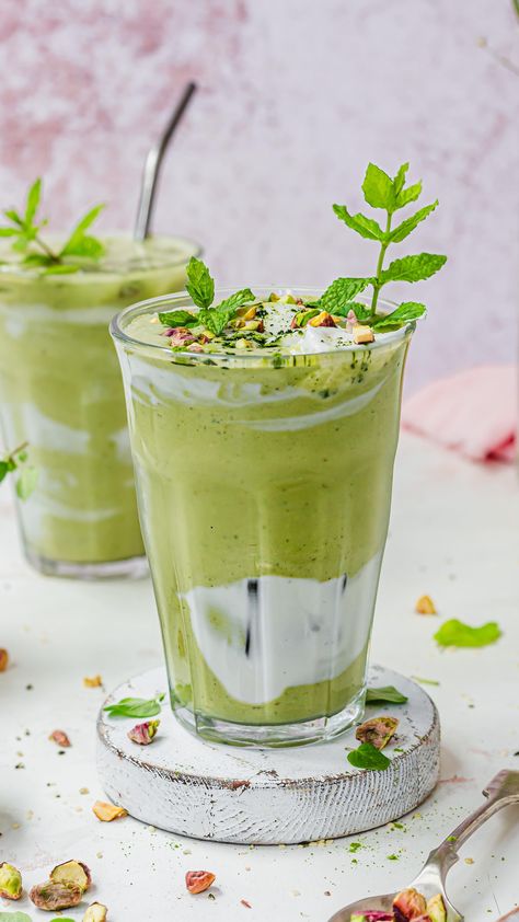 Iced Pistachio Matcha Mint Shake 🌱🥤 Fresh, vibrant, creamy and delicious this good-for-you shake is topped with coconut cream and has hidden veggies inside – who wants a glass? . I LOVE making iced lattes, frappuccinos and shakes and this matcha pistachio and mint combo is my new favourite (so much better than any coffee shop!) and the trick is to use a high-powered blender like my new NutriPro from @salteruk [ad] ✨ part of the new Kuro collection, they have everything from pans, toasters to s Pistachio Matcha, Matcha Pistachio, Matcha Shake, Watermelon Smoothie Recipes, Mint Shake, Iced Lattes, Matcha Mint, Plant Based Recipe, Pistachio Butter