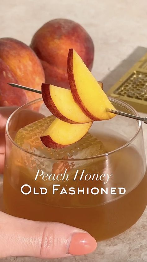 Honey Cocktail, Peach Honey, Yogurt Ice Cream, Yummy Alcoholic Drinks, In The Summertime, Honey Syrup, Cocktail Drinks Recipes, Alcohol Drink Recipes, Drinks Alcohol Recipes