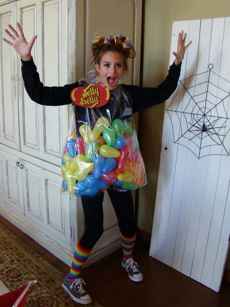 Check some great ideas for #homemade #costumes, like this one - a bag of jellybeans! (To be used for Savvy mom) Costumes Faciles, Diy Fantasia, Mom Halloween Costumes, Meme Costume, Dekorasi Halloween, Kostum Halloween, Kostuum Halloween, Mom Costumes, Homemade Costume