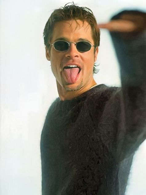 Picture of Brad Pitt sticking his tung out Male aesthetics 90s Actors, Mode Ulzzang, Tyler Durden, Estilo Punk, Mode Inspo, Brad Pitt, Celebrity Crush, Pretty People, Beautiful People