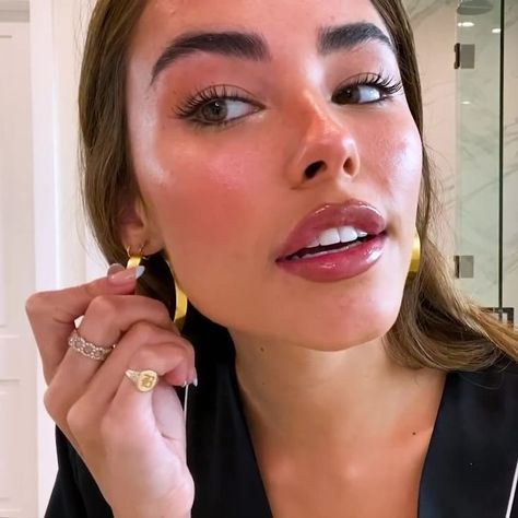 #eyelashgrowth #eyelashserum #MadisonBeer #madisonbeerlashes #naturallonglashes #eyelashes #eyelash #longlashes #naturalgrowth Madison Beer Vogue Beauty Secrets, Beauty Secrets Vogue, Madison Beer Vogue, Madison Beer Nails, Natural Blush Makeup, Madison Beer Makeup, Vogue Beauty Secrets, Soap Brows, Vogue Makeup