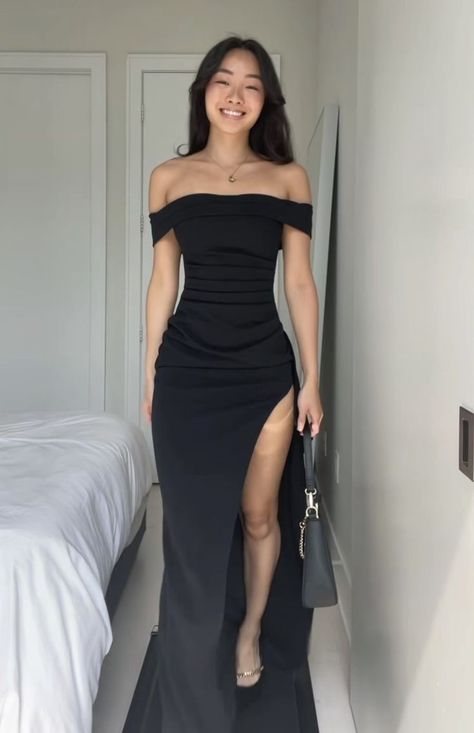 Prom Dresses Off Shoulder, Off Shoulder Prom Dress, Dresses Off Shoulder, Robes Glamour, Classy Prom, Pose Fotografi, Classy Prom Dresses, Stunning Prom Dresses, Prom Dress Inspiration