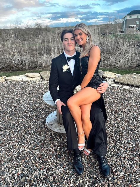 Black On Black Prom Couples, Winter Ball Picture Ideas, Black Prom Look Couple, Black Prom Dresses Couple, Black Prom Dress Ideas Couples, Black And White Homecoming Couples, Black Dress Hoco Couple, All Black Hoco Couple, Winter Formal Poses With Date