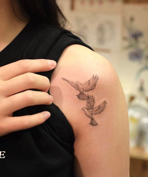 Dove Tattoo Ideas, Small Dove Tattoos, Shoulder Tattoos For Females, Pigeon Tattoo, Front Shoulder Tattoos, Dove Tattoo Design, Dove Tattoos, Tato Minimal, Shoulder Blade Tattoo