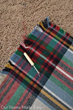 Ponchos, Couture, Flannel Scarf Diy, Diy Blanket Scarf, Make Your Own Blanket, Sewing Scarves, Plaid Diy, Scarf Diy, Flannel Scarf