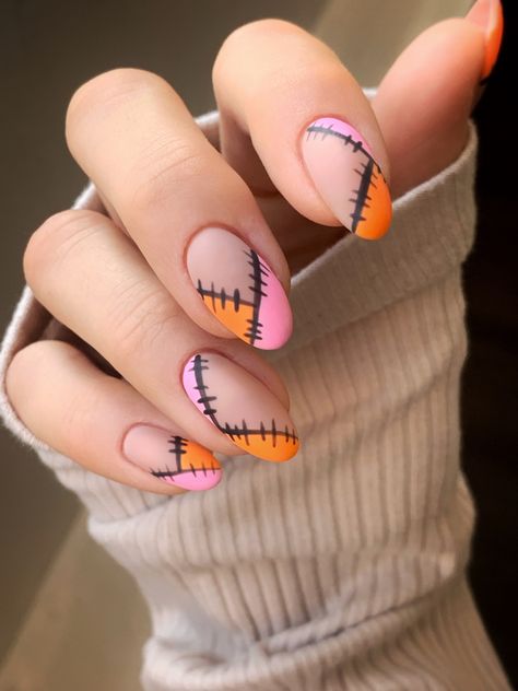 Halloween Stitches Nail Designs, Cute Simple Nails Halloween, Halloween Nails By Skin Tone Range, Halloween Nails With Stitches, Stitched Nails Halloween, Cute Easy Halloween Nail Designs, Halloween Stitches Nails, Stitch Nails Halloween, Stitches Nail Art