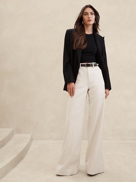 Tailored High Waisted Pants, Womens Cream Pants Outfit, Luxury Work Wear, 20 Something Fashion For Women, Lifestyle Headshots Women Plus Size, Black Wide Leg Pants Summer Outfit, Business Chic Photoshoot, Wide Leg Pleated Trousers Outfit, Black Wide Leg Pants Office Outfit