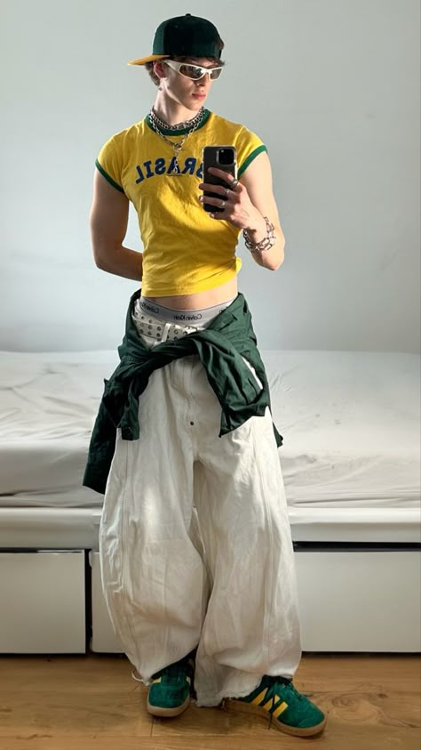 Little Shirt Big Pants Outfits, Big Pants Outfit, Y2k Outfits Men, Big Pants, Queer Fashion, Mens Outfit Inspiration, Mens Fashion Streetwear, New Rock, Y2k Outfits