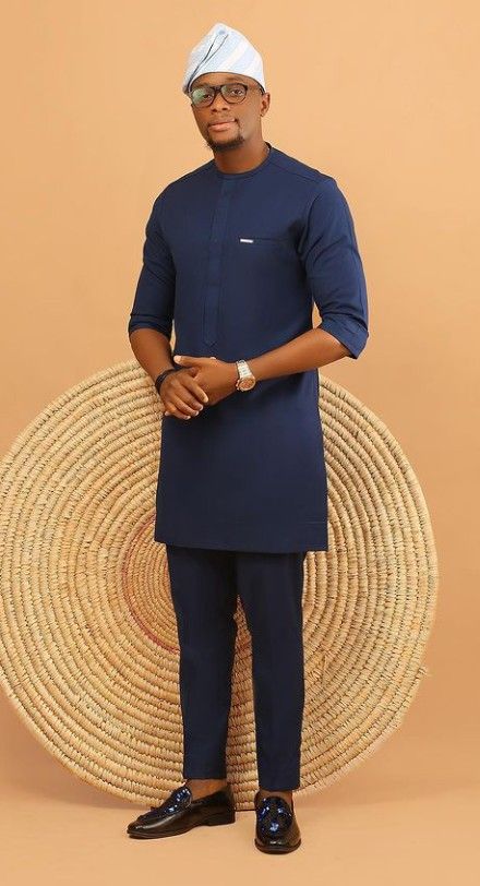 Muslim Men Clothing, Senator Styles For Men, Suit Groomsmen, Mens Traditional Wear, Costume Africain, African Suit, Nigerian Men Fashion, African Wear Styles For Men, Latest African Men Fashion