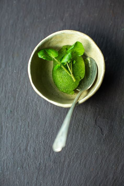 Watercress Sorbet: Give Yourself a Peppery Health Salted Baked Potato, Watercress Sauce, Slow Cooked Pork Shoulder, Watercress Recipes, Watercress Soup, Christmas Cupcakes Recipes, Gourmet Christmas, Sorbet Recipe, Breakfast Smoothie Bowl