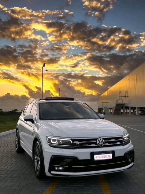 Tiguan with the sunset White Tiguan, Golf 4 Wallpaper, Vw Tiguan R Line, Volkswagen Tiguan R Line, Tiguan 2011, Tiguan Vw, Tiguan R Line, Tiguan R, Volkswagen Beetle Vintage