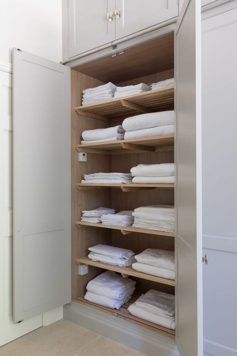 Cupboard Laundry, Office Closet Ideas, Drying Cupboard, Closet Organizing Ideas, Ideas Armario, Boot Room Utility, Laundry Cupboard, Utility Room Designs, Humphrey Munson