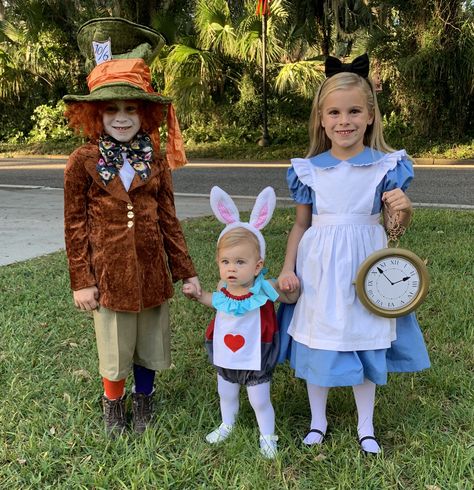 Disney Sibling Halloween Costumes, Alice In Wonderland Original Movie, Alice In Wonderland Costume Family Of 3, Family Halloween Costumes Alice In Wonderland, Baby Disney Costumes Girl, Family Costume Alice In Wonderland, Alice In Wonderland Costume Toddler, Halloween Sibling Costumes For 3, Sisters Matching Halloween Costumes