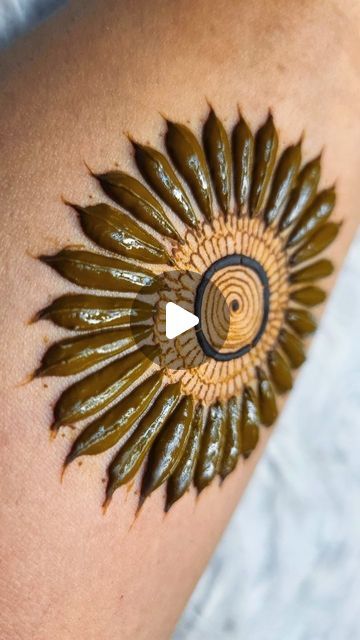 Bold Mehndi Design, Nice Mehndi Designs, New Trending Mehndi Designs, Bold Mehndi Designs, Trending Mehandi Designs, Henna Sunflower, Mehndi Designs Trending, Draw Henna, Mehandi Designs For Kids