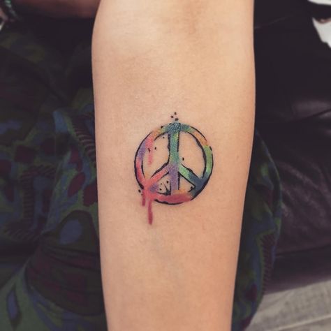 Peace Symbol Tattoo, Peace Sign Tattoo, Peace Sign Tattoos, Peace Tattoos, Sign Tattoo, Bestie Tattoo, Famous Tattoos, Symbol Tattoo, Back Of Shoulder Tattoo