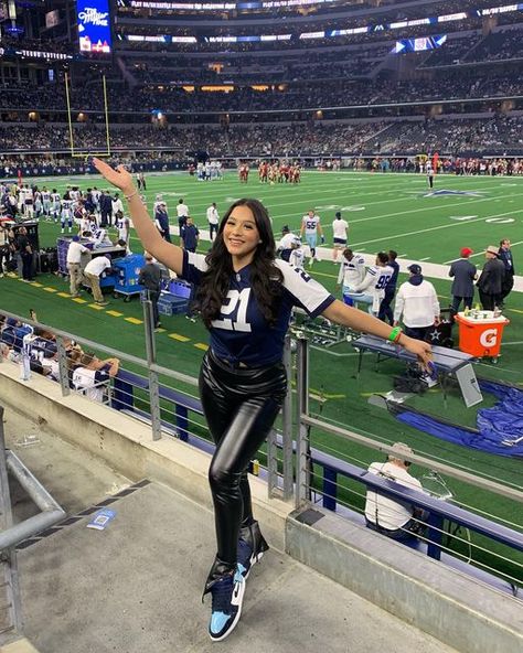 Ravens Football Game Outfit, Dallas Cowboy Outfits Woman, Dallas Cowboys Game Outfits For Women, Cowboys Football Game Outfit, Sports Team Outfits, Cowboys Game Outfits For Women, Cowboys Game Outfit, Superbowl Outfits Women, Spectator Outfit