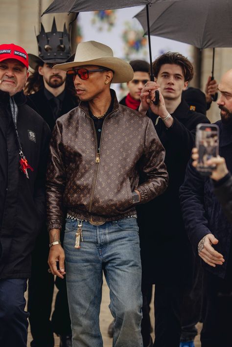 Chelsea Boots Outfit, Smart Casual Menswear, Western Outfits Men, Urban Cowboy, Dapper Dudes, Street Fashion Men Streetwear, Guys Clothing Styles, Pharrell Williams, Men Fashion Casual Outfits