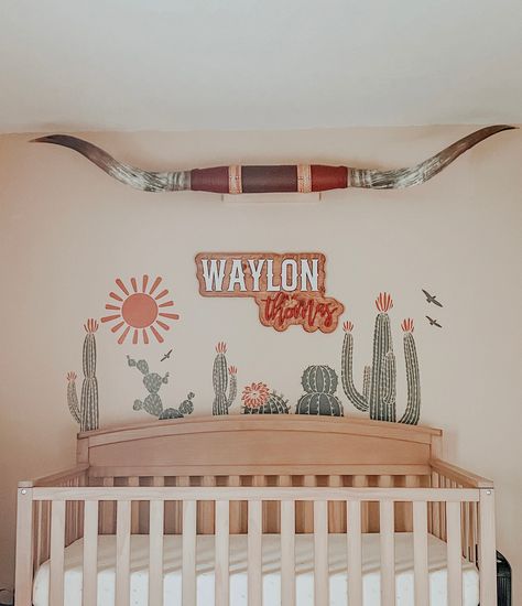 Unisex Boho Nursery, Western Living Room Colors, Nursery With Parents Room, Rustic Baby Room Ideas, Western Theme Nursery Girl, Country Theme House Decor, Cute Western Nursery, Cowboy Themed Nursery Boys, Western Nursery Accent Wall