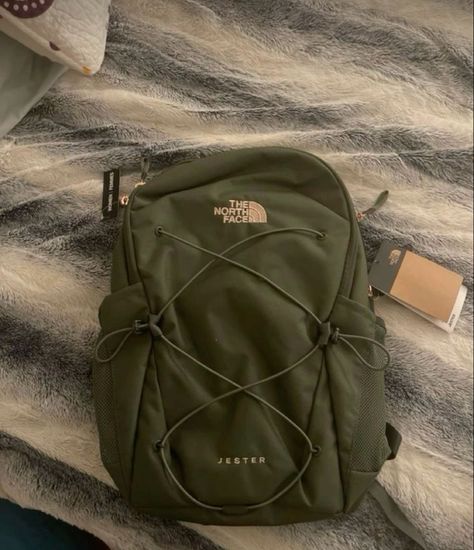 Sage Green North Face Backpack, Green Backpack Aesthetic, Northface Backpacks Aesthetic, North Face Backpack Aesthetic, Gorpcore Backpack, Rucksack Aesthetic, Uni Backpack, Northface Backpacks, Backpacks Aesthetic