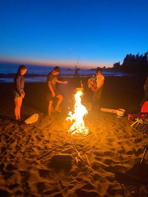 Camping Aesthetic Beach Campfire Aesthetic, Beach Camping Aesthetic, Tent Camp Set Up Ideas, Campfire In The Woods, Camping Date Night, Campfire Aesthetic, Full Moon Beach, Beach Campfire, Beach Mood Board