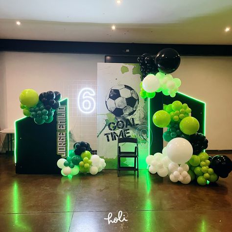 #luxuryevent #luxuryballoons #partyballoons #eventdesigner #beautifuldecor #partyideas#ballooninstalation #eventinspo #birthdayparty Soccer Theme Balloon Garland, Soccer Theme Backdrop, Soccer Backdrop, Football Party Backdrop, Soccer Birthday Theme, Soccer Balloons, Soccer Party Decorations, Soccer Theme Parties, Football Theme Birthday