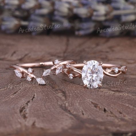 Vintage Oval Cut Moissanite Engagement Ring Set Uniqied Leaf and Vine Twisted Design Ring Aet Deco Rose Gold Marquise Moissanite Bridal Set RING INFOEMATION ★ Engagement ring ⊹Center Stone - Moissanite    Cut - Oval-shaped    Size - 6x8mm    Color: Colorless ⊹Side Stone - Moissanite/Natural diamonds   Cut - Round Shaped   Weight: About 0.1ct   Clarity - SI-VS   Color- G-H ⊹Band width - Around 1.6mm ★ Wedding band ⊹Stones: Moissanite/Natural diamonds    Cut: Marquise & Round Shaped    Size: About Floral Engagement Ring And Wedding Band, Engagement Ring Leaf Band, Engagement Rings Vines Twisted, Wedding Rings Elegant Unique, Wedding Ring Leaf Band, Oval Vine Engagement Ring, Beautiful Simple Engagement Rings, Vines Engagement Rings, Rings Engagement Moissanite