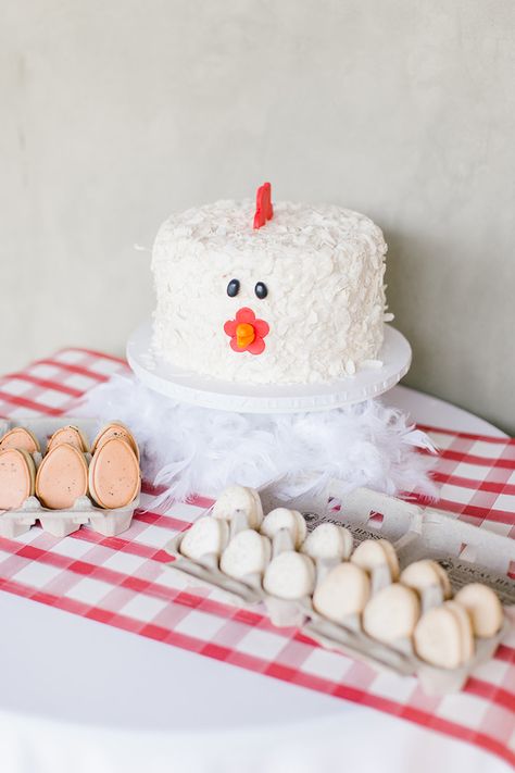 Fourth Birthday Party, 50 Party, Chicken Cake, Barnyard Birthday Party, Farm Theme Birthday, Farm Animal Party, Farm Animals Birthday Party, Farm Themed Birthday Party, Cow Birthday