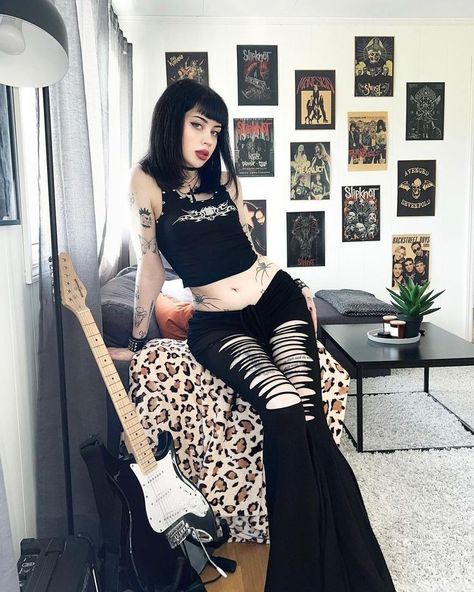 Goth Rockstar Outfits, Punk Rock Show Outfit, Goth Music Festival Outfit, Cute Rockstar Outfit, Cute Goth Summer Outfits, Goth Fashion Inspo Outfits, Gothic Date Outfit, Goth Outfit Inspo Summer, Goth Outfits Inspiration