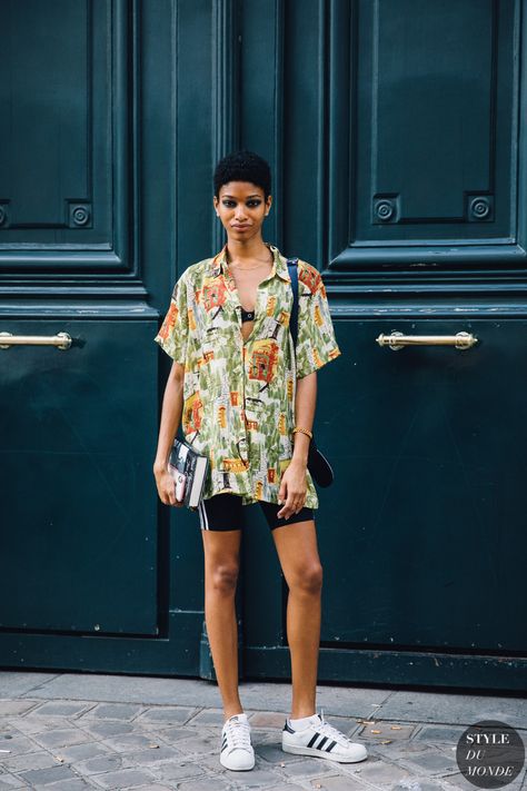 Haute Couture Fall 2019 Street Style: Naomi Chin Wing - STYLE DU MONDE | Street Style Street Fashion Photos Naomi Chin Wing Brazil Street Style, Tomboy Outfits Summer, Nyc Street Style Summer, 2019 Outfits, Nyc Fits, Nyc Baby, Reportage Photography, Fashion Vibes, Fashion Blogger Outfit