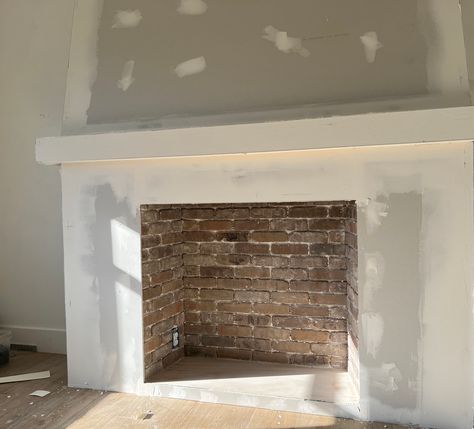 DIY Plaster Fireplace Plaster Of Paris Fireplace, Venetian Plaster Over Brick Fireplace, Diy Plaster Fireplace Surround, Plaster Brick Fireplace, Faux Plaster Fireplace, Plaster Over Brick Fireplace, Plastered Fireplace, Diy Plaster Fireplace, Plaster Fireplace Surround