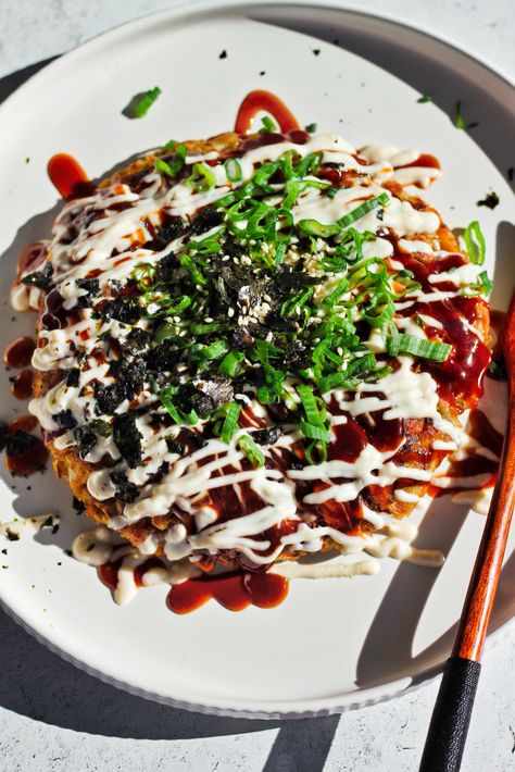 Vegan Okonomiyaki (Japanese Savory Pancake with Veggies) Essen, Vegan Bunny Chef, Okonomiyaki Rezept, Vegan Okonomiyaki, Shojin Ryori, Vegan Japanese Food, Okonomiyaki Recipe, Veggie Pancakes, Japanese Vegan