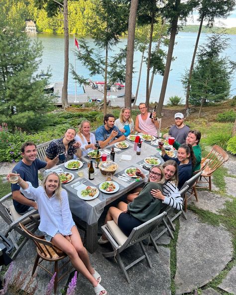 Cabin Weekend With Friends, Lake Dinner Party, Lake House Birthday Party Ideas, Lake House With Friends, Lakehouse Bachelorette Party, Lake Birthday Party Adult, Lake House Aesthetic Summer, Lake House Bachelorette, Lakehouse Vibes